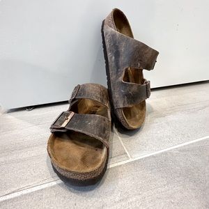 Birkenstock Arizona brown leather sandals